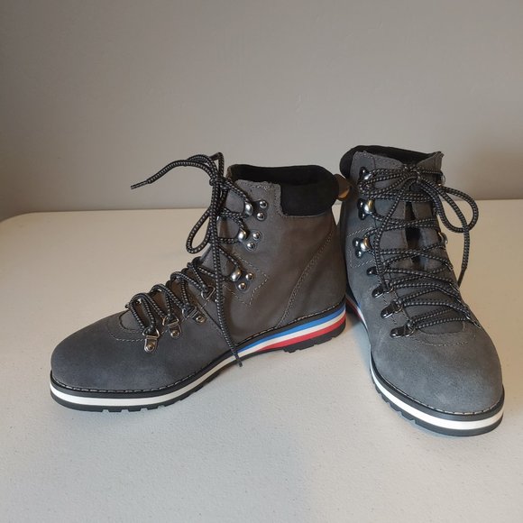 Blondo Hiking Boot - Picture 8 of 15